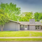 Northwest Dallas Luxury Retreat For Big Groups