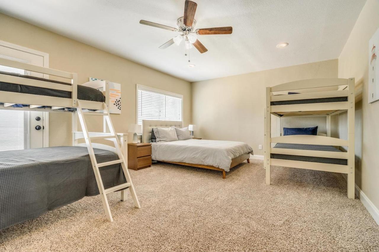 Northwest Luxury Retreat For Big Groups Holiday home Dallas